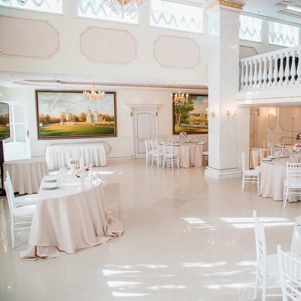 Ресторанный сервис бронирования столиков menu-rest.com - Интерьер ресторана "Зал Торжеств  усадьбы Князей Голицыных в Кузьминках"