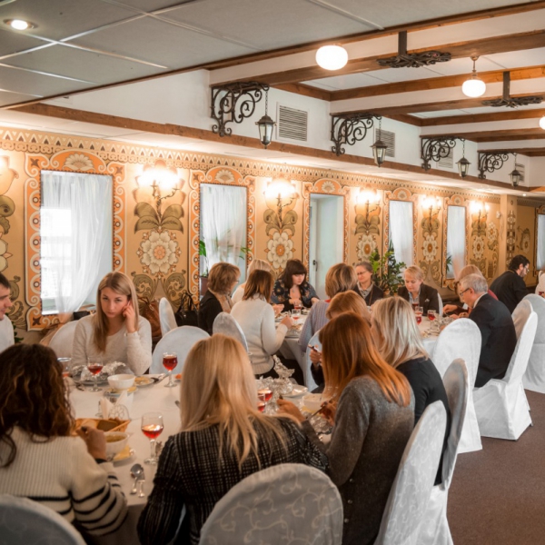 Ресторанный сервис бронирования столиков menu-rest.com - Интерьер ресторана "Ретро Кафе "