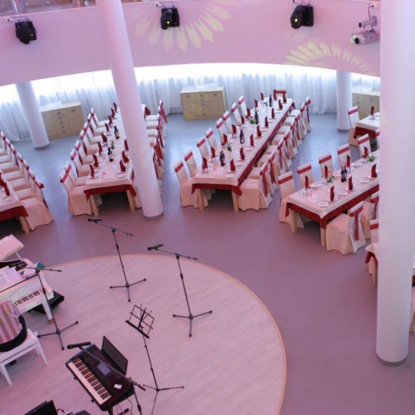 Ресторанный сервис бронирования столиков menu-rest.com - Интерьер ресторана "Российский подарок"