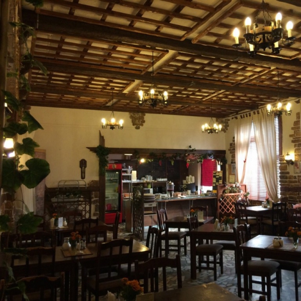 Ресторанный сервис бронирования столиков menu-rest.com - Интерьер ресторана "Трактир Легенда"