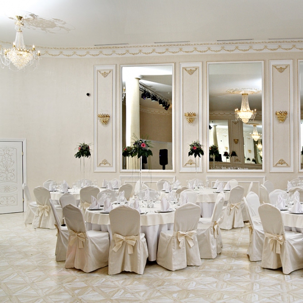 Ресторанный сервис бронирования столиков menu-rest.com - Интерьер ресторана "River Hall"