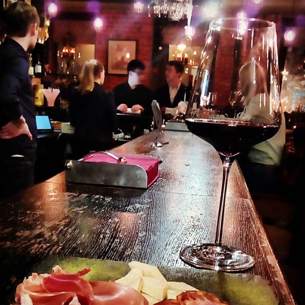 Ресторанный сервис бронирования столиков menu-rest.com - Интерьер ресторана "Why Not Wine"