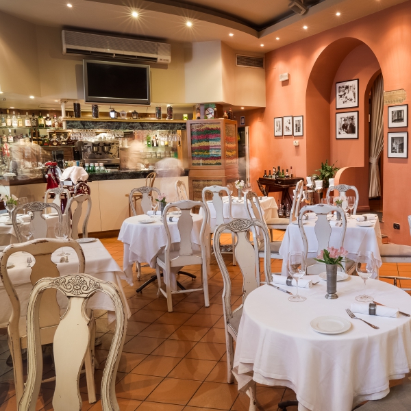 Ресторанный сервис бронирования столиков menu-rest.com - Интерьер ресторана "Итальянец"