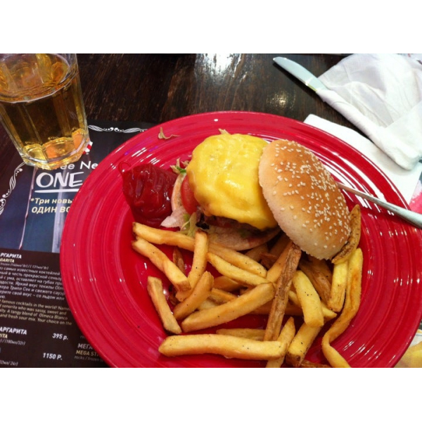 Ресторанный сервис бронирования столиков menu-rest.com - Интерьер ресторана "T.G.I. Friday`s"