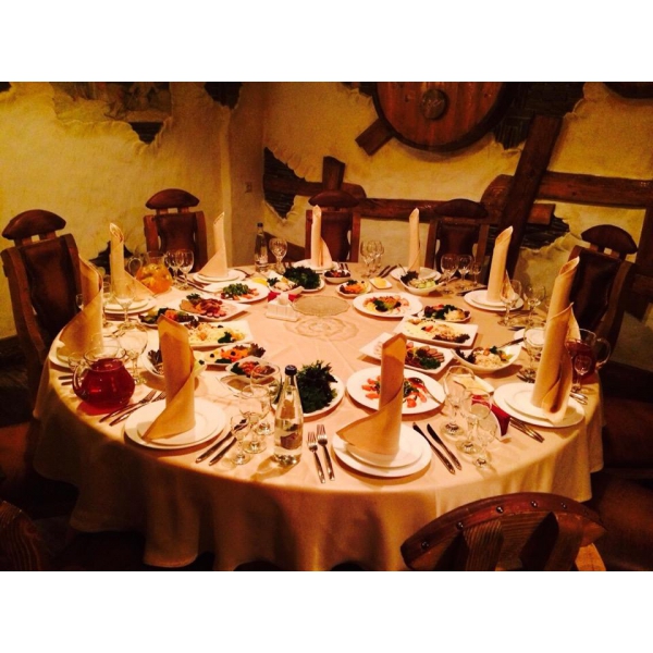 Ресторанный сервис бронирования столиков menu-rest.com - Интерьер ресторана "Старый город"