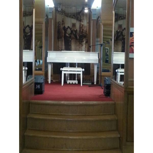 Ресторанный сервис бронирования столиков menu-rest.com - Интерьер ресторана "Белый рояль"