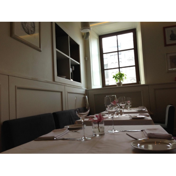 Ресторанный сервис бронирования столиков menu-rest.com - Интерьер ресторана "Romeo`s bar & kitchen"