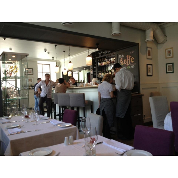 Ресторанный сервис бронирования столиков menu-rest.com - Интерьер ресторана "Romeo`s bar & kitchen"