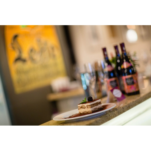 Ресторанный сервис бронирования столиков menu-rest.com - Интерьер ресторана "Romeo`s bar & kitchen"