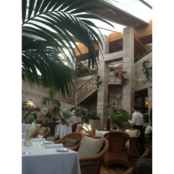 Ресторанный сервис бронирования столиков menu-rest.com - Интерьер ресторана "МОМО"