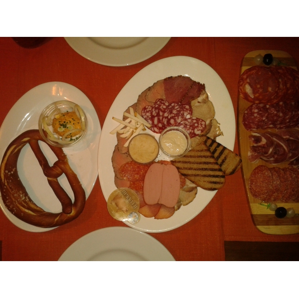 Ресторанный сервис бронирования столиков menu-rest.com - Интерьер ресторана "Карл и Фридрих"