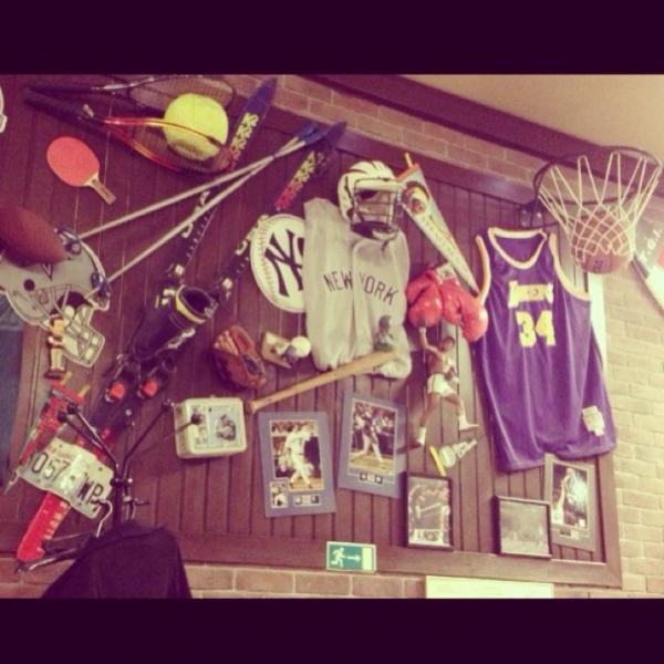 Ресторанный сервис бронирования столиков menu-rest.com - Интерьер ресторана "T.G.I. Friday`s"