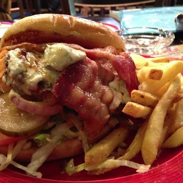 Ресторанный сервис бронирования столиков menu-rest.com - Интерьер ресторана "T.G.I. Friday`s"