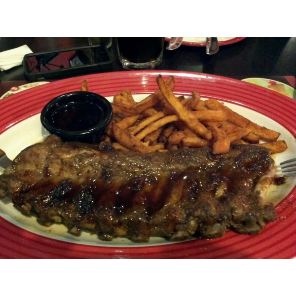 Ресторанный сервис бронирования столиков menu-rest.com - Интерьер ресторана "T.G.I. Friday`s"