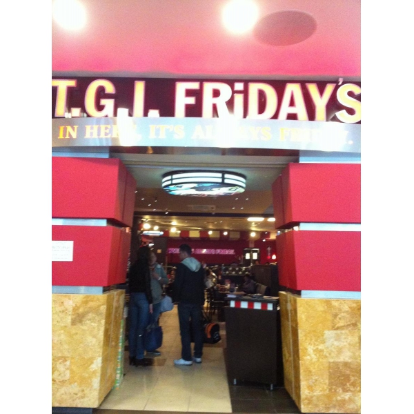 Ресторанный сервис бронирования столиков menu-rest.com - Интерьер ресторана "T.G.I. Friday`s"