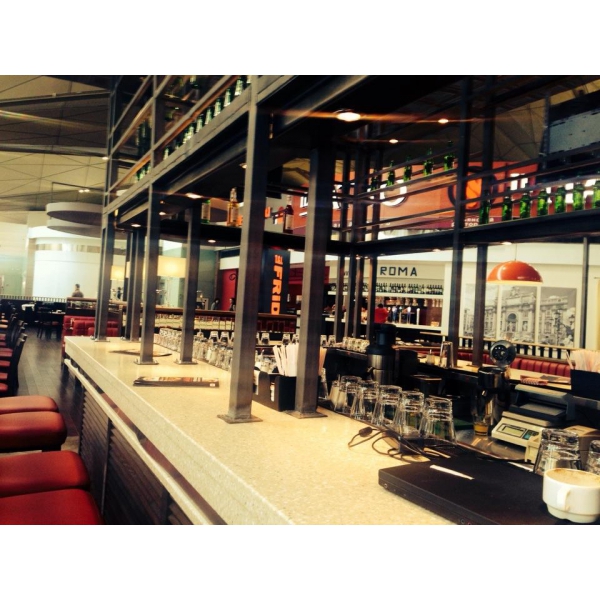 Ресторанный сервис бронирования столиков menu-rest.com - Интерьер ресторана "T.G.I. Friday`s"