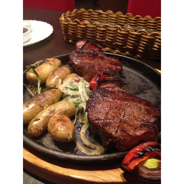 Ресторанный сервис бронирования столиков menu-rest.com - Интерьер ресторана "Steak Club"