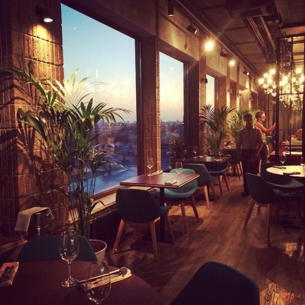 Ресторанный сервис бронирования столиков menu-rest.com - Интерьер ресторана "Паруса на крыше"