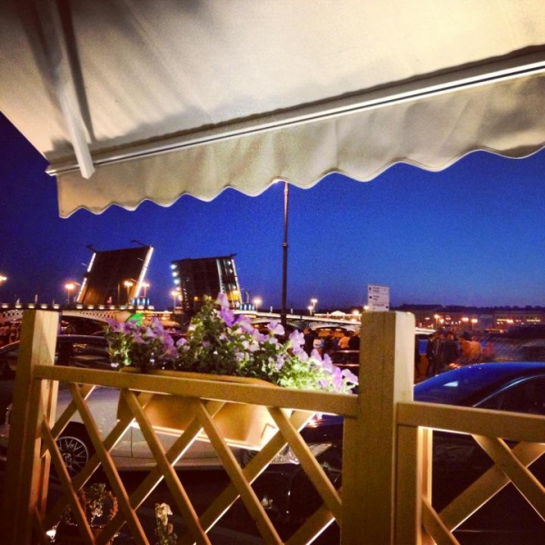 Ресторанный сервис бронирования столиков menu-rest.com - Интерьер ресторана "Миндаль cafe"