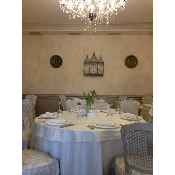 Ресторанный сервис бронирования столиков menu-rest.com - Интерьер ресторана "Миндаль cafe"