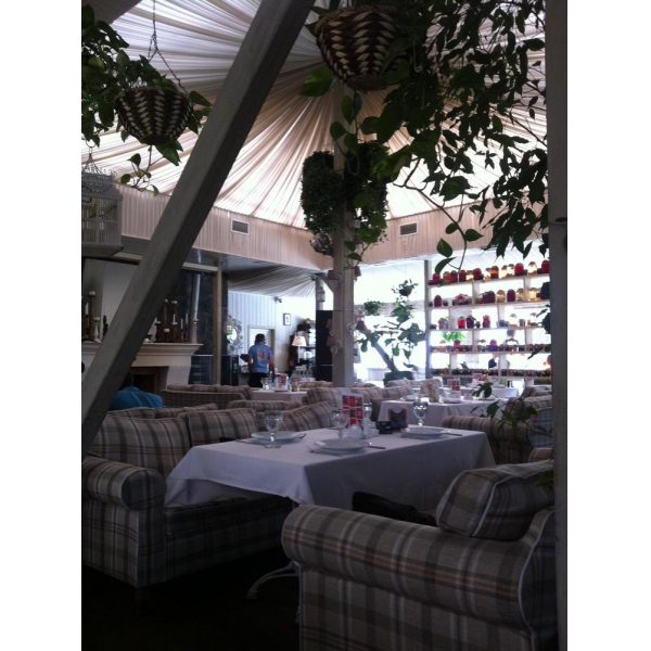 Ресторанный сервис бронирования столиков menu-rest.com - Интерьер ресторана "На речке"