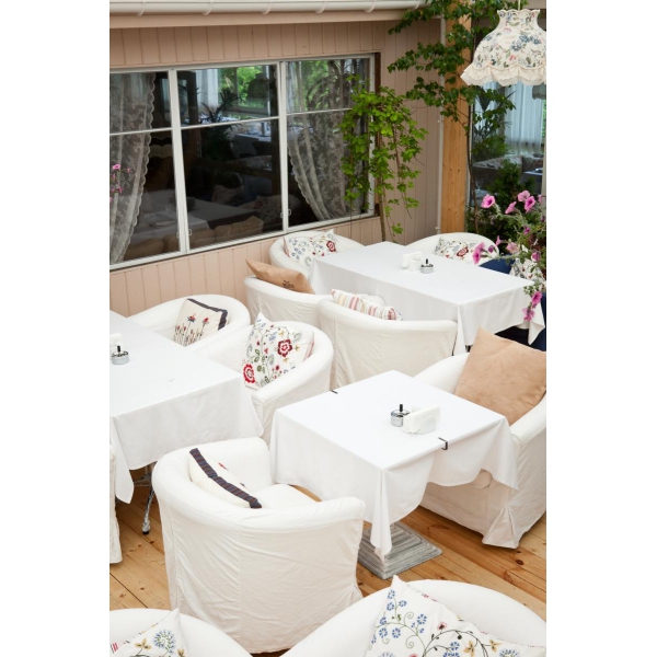 Ресторанный сервис бронирования столиков menu-rest.com - Интерьер ресторана "На речке"