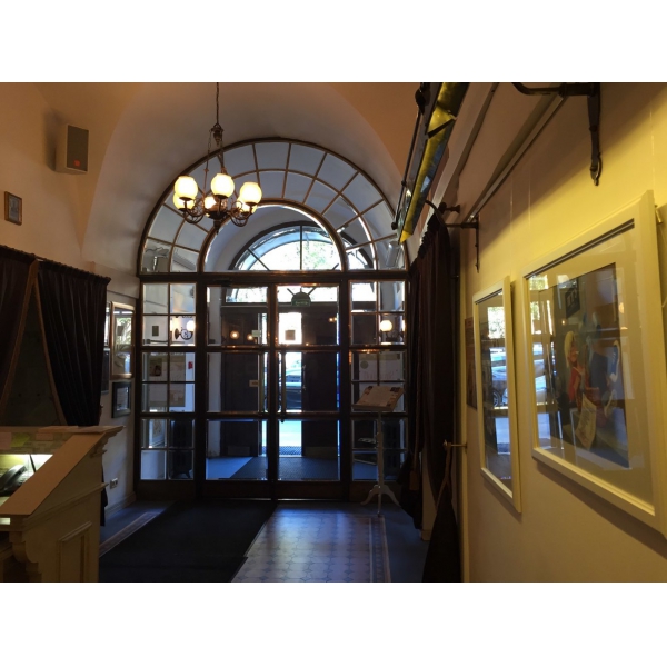 Ресторанный сервис бронирования столиков menu-rest.com - Интерьер ресторана "Русская Рюмочная №1"