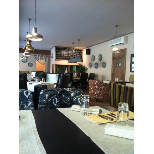 Ресторанный сервис бронирования столиков menu-rest.com - Интерьер ресторана "Миндаль cafe"