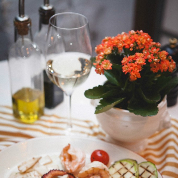 Ресторанный сервис бронирования столиков menu-rest.com - Интерьер ресторана "Kroo cafe"