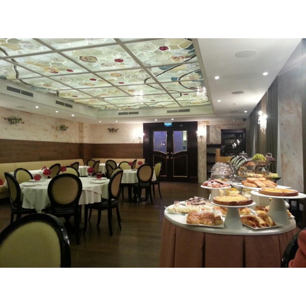 Ресторанный сервис бронирования столиков menu-rest.com - Интерьер ресторана "Нож справа, вилка слева"