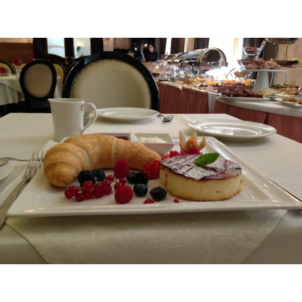 Ресторанный сервис бронирования столиков menu-rest.com - Интерьер ресторана "Нож справа, вилка слева"