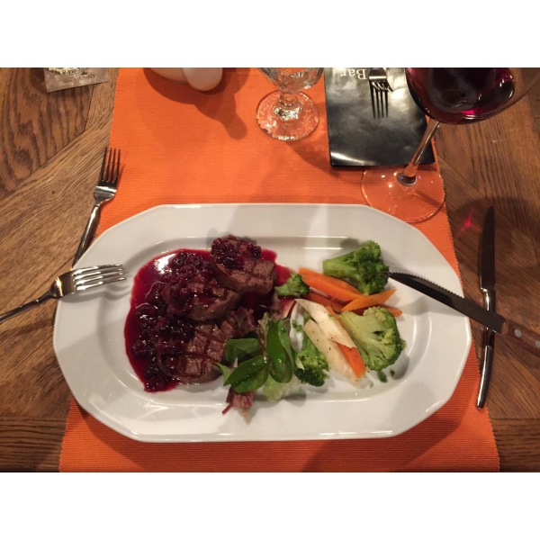 Ресторанный сервис бронирования столиков menu-rest.com - Интерьер ресторана "HENRY"