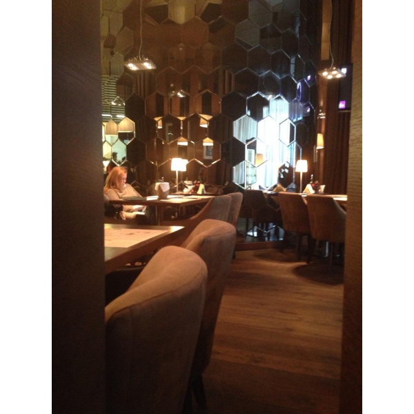 Ресторанный сервис бронирования столиков menu-rest.com - Интерьер ресторана "Апрель Cafe"