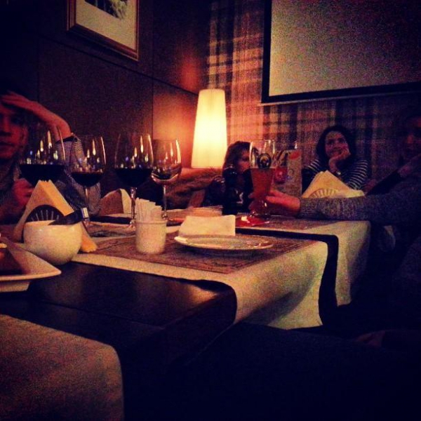 Ресторанный сервис бронирования столиков menu-rest.com - Интерьер ресторана "Апрель Cafe"