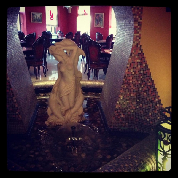 Ресторанный сервис бронирования столиков menu-rest.com - Интерьер ресторана "Гонконг"