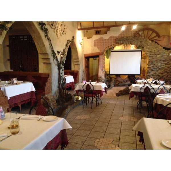 Ресторанный сервис бронирования столиков menu-rest.com - Интерьер ресторана "Караван"