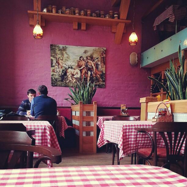 Ресторанный сервис бронирования столиков menu-rest.com - Интерьер ресторана "Mama Roma"