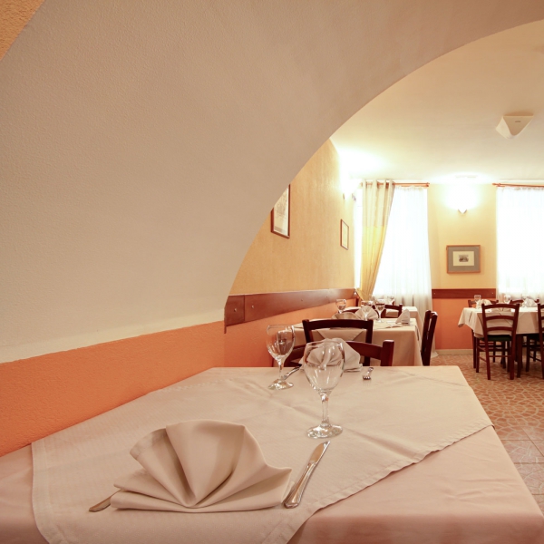 Ресторанный сервис бронирования столиков menu-rest.com - Интерьер ресторана "ДА АЛЬБЕРТОНЕ"