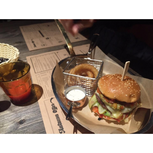 Ресторанный сервис бронирования столиков menu-rest.com - Интерьер ресторана "Ketch Up Burgers"