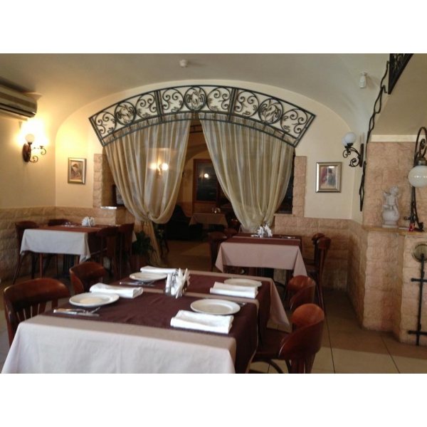 Ресторанный сервис бронирования столиков menu-rest.com - Интерьер ресторана "Литературное кафе"