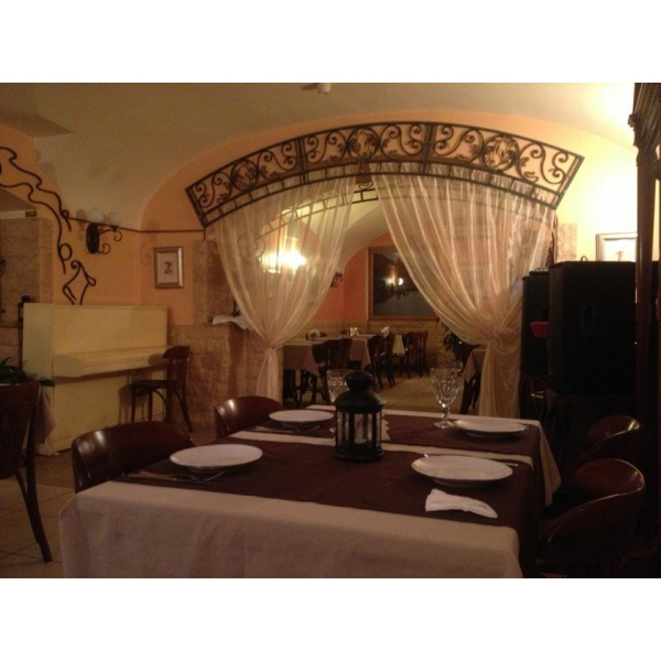 Ресторанный сервис бронирования столиков menu-rest.com - Интерьер ресторана "Литературное кафе"