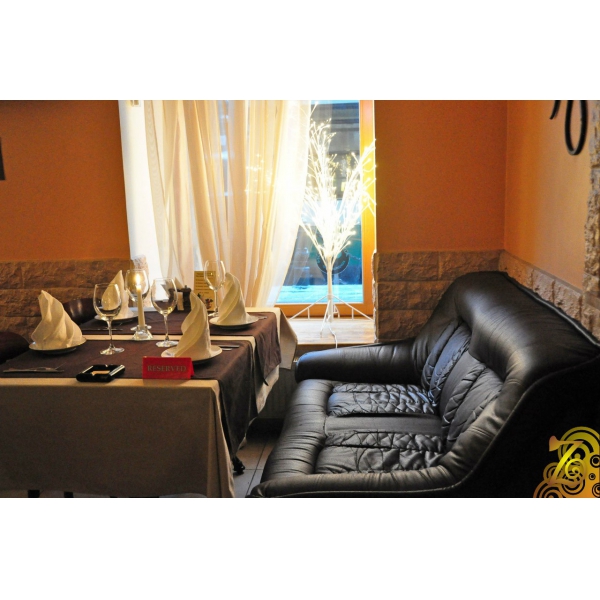 Ресторанный сервис бронирования столиков menu-rest.com - Интерьер ресторана "Литературное кафе"