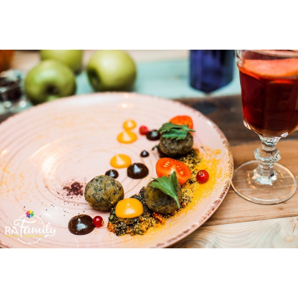 Ресторанный сервис бронирования столиков menu-rest.com - Интерьер ресторана "RA Family"