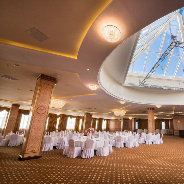 Ресторанный сервис бронирования столиков menu-rest.com - Интерьер ресторана "Принц Парк Отель"