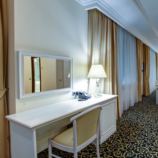 Ресторанный сервис бронирования столиков menu-rest.com - Интерьер ресторана "Принц Парк Отель"