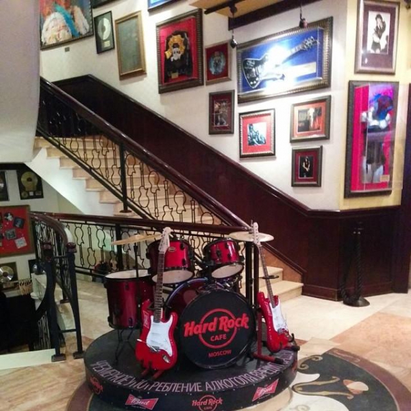 Ресторанный сервис бронирования столиков menu-rest.com - Интерьер ресторана "Hard Rock Cafe"