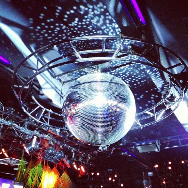 Ресторанный сервис бронирования столиков menu-rest.com - Интерьер ресторана "16 Тонн"