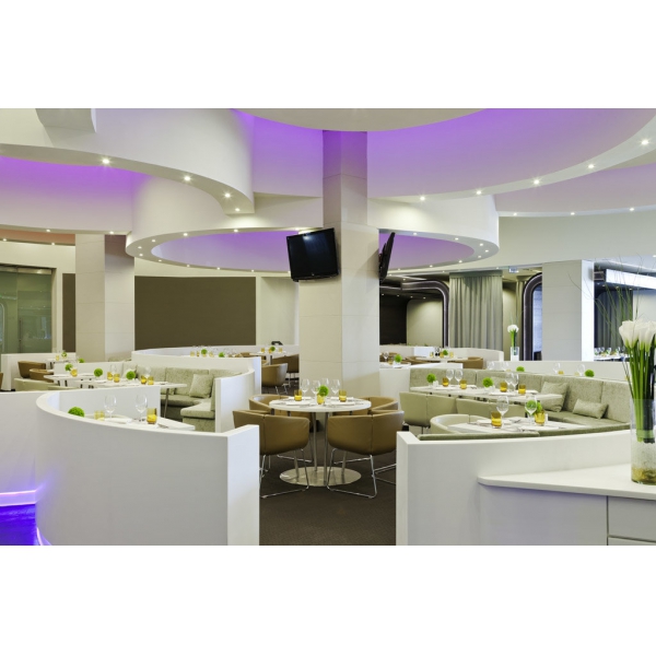 Ресторанный сервис бронирования столиков menu-rest.com - Интерьер ресторана "Novotel Москва Сити"