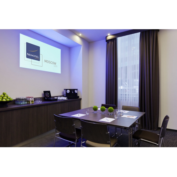 Ресторанный сервис бронирования столиков menu-rest.com - Интерьер ресторана "Novotel Москва Сити"