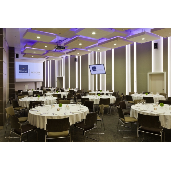 Ресторанный сервис бронирования столиков menu-rest.com - Интерьер ресторана "Novotel Москва Сити"